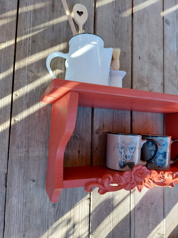 Wandregal Ziegelrot Ornament Blume